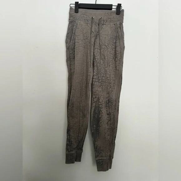 Lululemon Warm Down Jogger 7/8 Length Thread Dye Rover Black, Size 0 - Picture 2 of 7